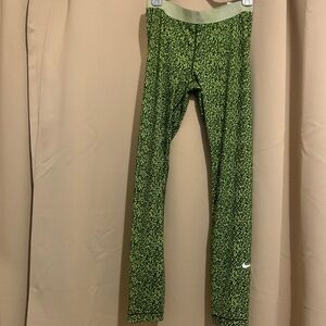 Nike Pro Women’s leggings size Large